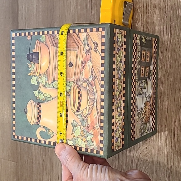 Bobs Primitive Box - Picture 2 of 2